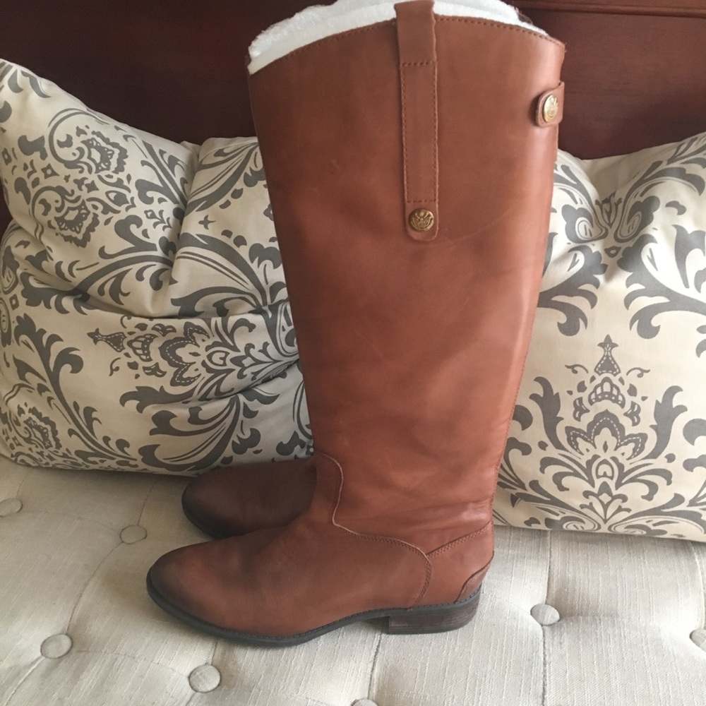 Great riding boots-great condition. Very stylish.